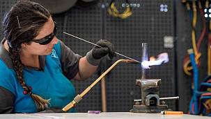 Meslek Fabrikası'ndan mezun olan kadın kaynakçılar işbaşı yaptı