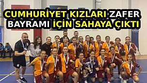 Cumhuriyet kızları Zafer Bayramı için sahaya çıktı