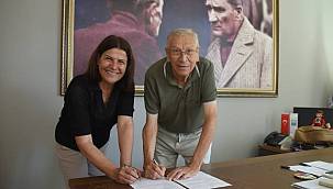 Hüseyin Yurttaş Kütüphanesi Foça'ya Kazandırılıyor