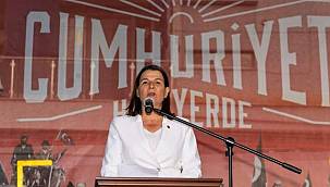 Foça'da Cumhuriyet Coşkusu: İzmir Büyükşehir'in Etkinlikleri Yoğun İlgi Gördü 