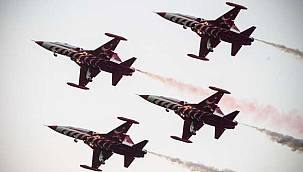 Türk Yıldızları 29 Ekim provasında göz doldurdu 