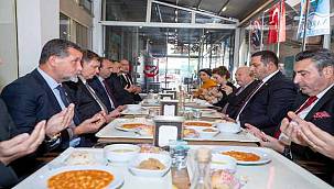 Başkan Tugay Atatürk için düzenlenen hayır yemeğine katıldı