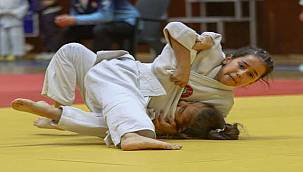 Başöğretmen Atatürk anısına şölen havasında turnuva