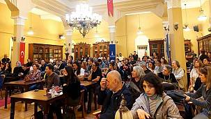 Edebiyat Söyleşileri'nin konuğu Gündüz Vassaf oldu