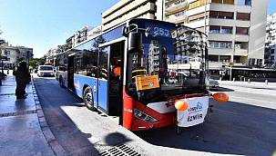 Lösemili çocuklar için renkli otobüs turu