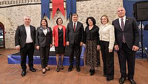 Başkan Tugay'dan yeni yıl mesajı: "İyiliği çoğalttığımız bir yıl olsun"