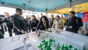 Başkan Tugay, Kınık'ta üreticilere fidan dağıttı: "Çiftçimizin yanında olacağız"