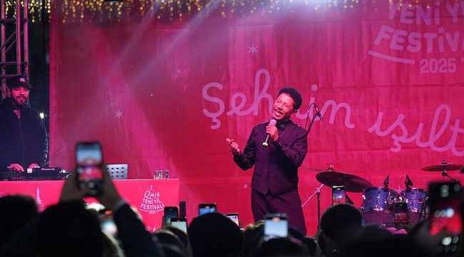 Yeni Yıl Festivali'nde Mansur Ark rüzgârı