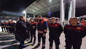 Başkan Tugay 2025'i nöbetteki itfaiyecilerle karşıladı