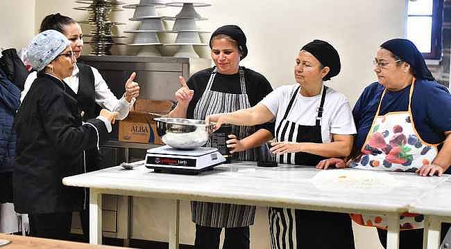 İşaret diliyle pasta yapıyorlar