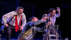 Şehir Tiyatroları'nın "Çok Tuhaf Soruşturma" oyununa büyük ilgi