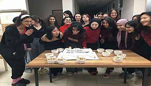 Sosyal Tesislerde kalan gençler yılbaşı gecesi yalnız bırakılmadı