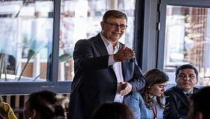 Başkan Tugay Çeşme'de gençlerle buluştu: "Kestikleri 3 milyar lira 3 Karşıyaka Stadı demek" 