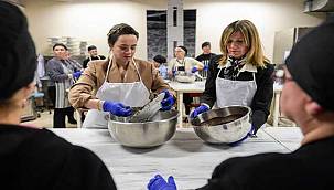 Fransız şeften işitme engellilere pastacılık kursu