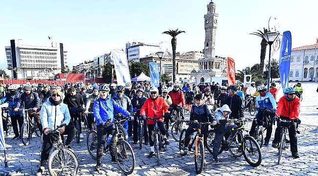 İzmir hafta sonunun tadını Bisikletli Pazar'la çıkarıyor