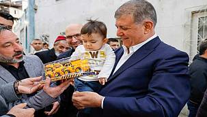 Başkan Tugay, yurttaşlarla bayramlaştı