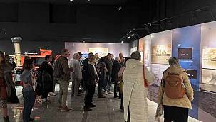Yunan ziyaretçiler, Yanık Yurt sergisini gezdi