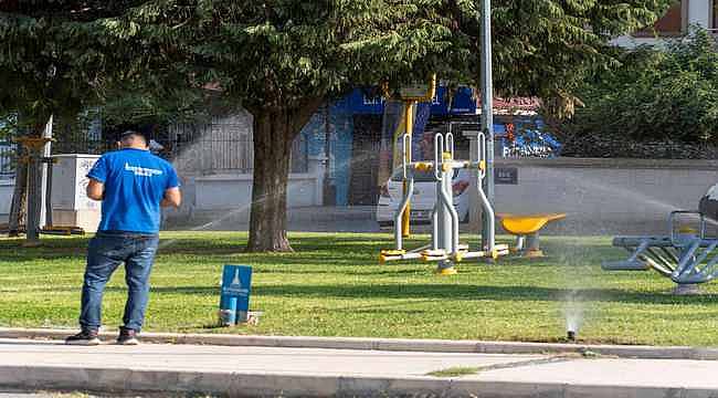 İzmir'in parklarında su kaybına geçit yok