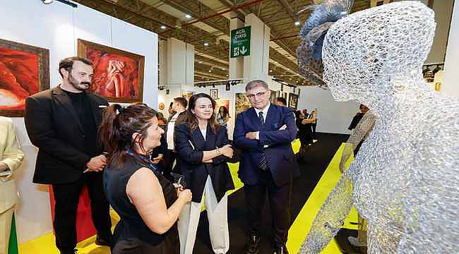 İzmir Sanat ve Antika Fuarı kapılarını açtı