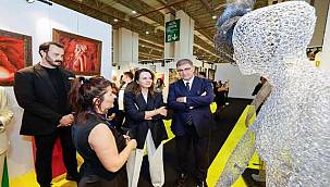 İzmir Sanat ve Antika Fuarı kapılarını açtı