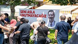 Merhum Başkan Zeyrek'in ailesi ile CHP Lideri Özel taziyeleri kabul etti