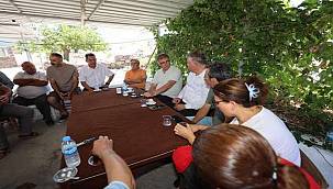 Başkan Tugay yangın bölgelerini yalnız bırakmıyor