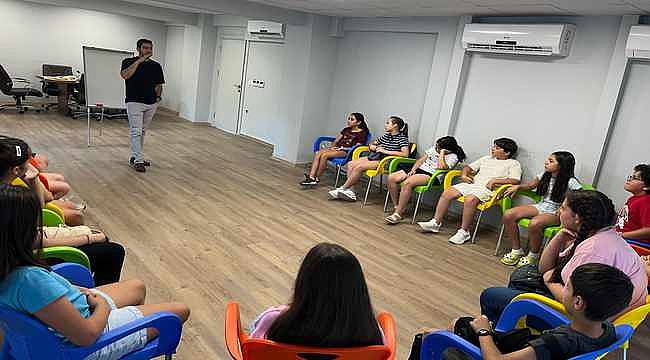 İzmir Çocuk Meclisi'nde 'Akran Zorbalığı Eğitimi'