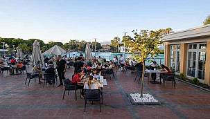 İzmirliler yenilenen Göl Gazinosu'na akın etti