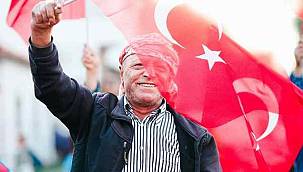 Bayram coşkusu İzmir'in dört bir yanında: "Cumhuriyet Her Yerde"