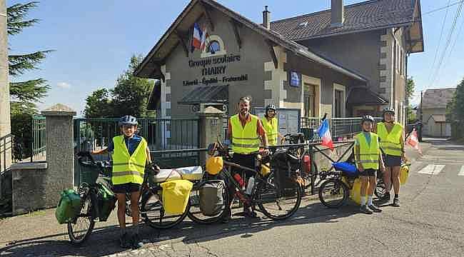 Başkan Tugay, Fransız gezgin aileyi ağırladı