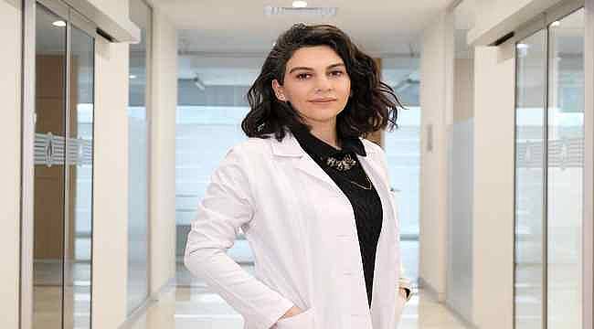 Diş etlerindeki yanma ve ağrı farklı sorunların habercisi olabilir!