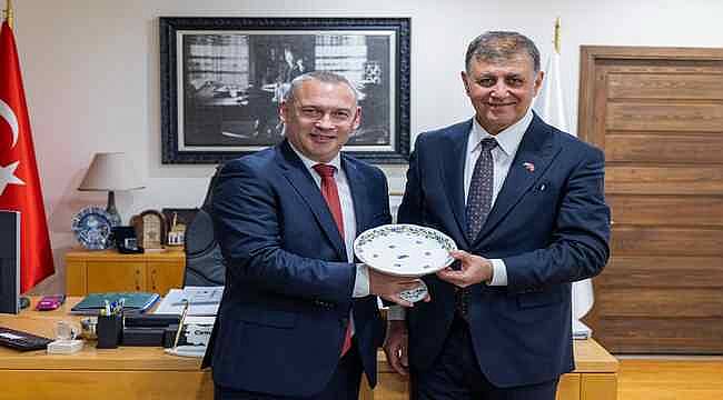 İzmir-Macaristan hattında "kardeş kent" ilişkisinin temelleri atıldı