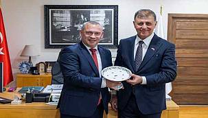 İzmir-Macaristan hattında "kardeş kent" ilişkisinin temelleri atıldı